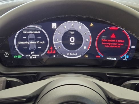 Used 2025 Porsche Cayenne Base image 17