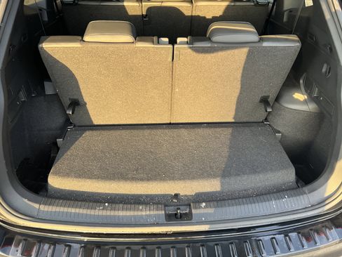 Certified 2023 Volkswagen Tiguan SE R-Line image 32