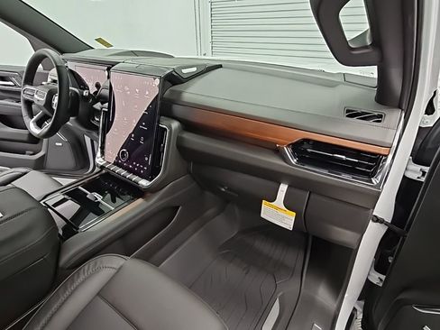 New 2026 GMC Yukon XL Denali image 43