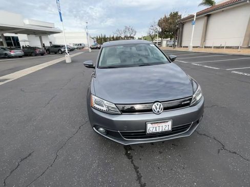 Used 2013 Volkswagen Jetta SEL Premium image 3