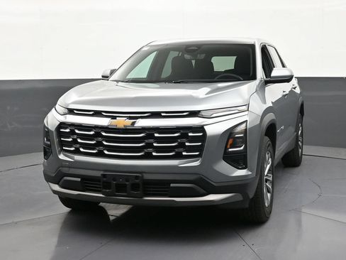 Used 2026 Chevrolet Equinox LT w/ Safety and Technology Package FWD image 8