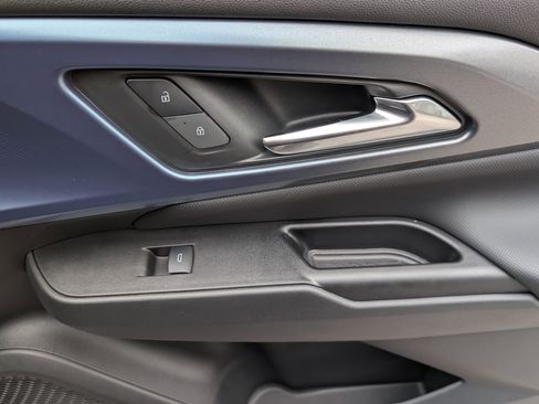 Used 2025 Chevrolet Equinox EV LT w/ Convenience Package image 21