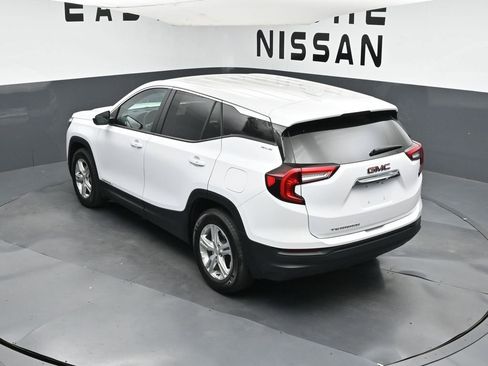Used 2024 GMC Terrain SLE image 33