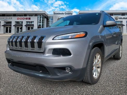 Used 2017 Jeep Cherokee Latitude image 4