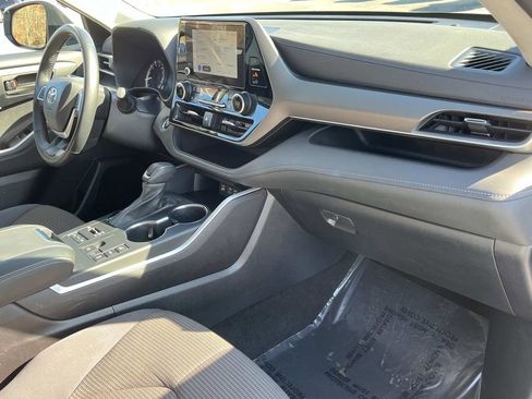 Used 2023 Toyota Highlander LE image 26
