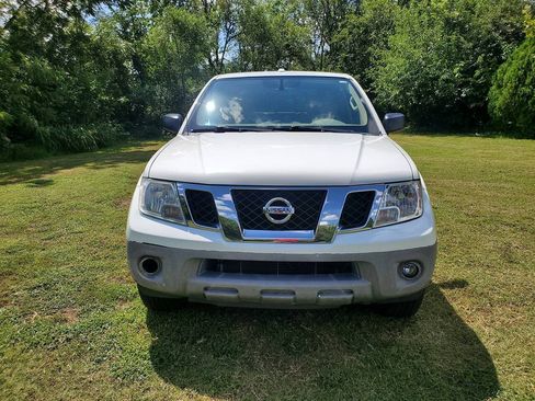 Used 2016 Nissan Frontier SV AWD/4WD image 2