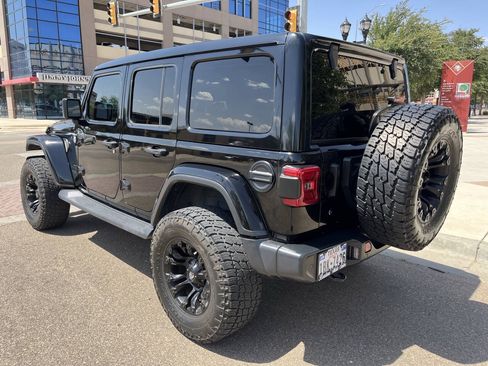 Used 2019 Jeep Wrangler Unlimited Sahara AWD/4WD image 4