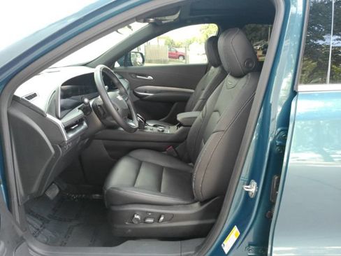 Used 2024 Cadillac XT4 Premium Luxury FWD image 14