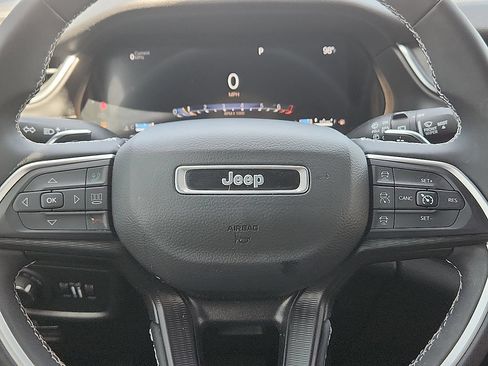 Used 2024 Jeep Grand Cherokee Laredo X w/ Trailer Tow Package AWD/4WD image 11