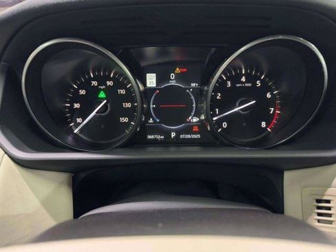Used 2017 Land Rover Discovery HSE AWD/4WD image 25