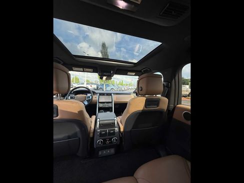 Used 2024 Land Rover Discovery Metropolitan Edition AWD/4WD image 13