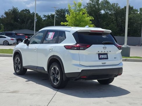 Used 2024 Nissan Rogue SV w/ SV Premium Package FWD image 8