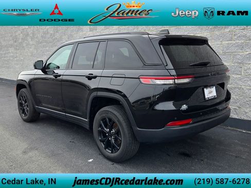 Used 2024 Jeep Grand Cherokee Altitude AWD/4WD image 3