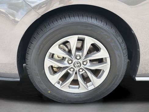 Certified 2024 Toyota Sienna XLE FWD image 36