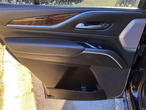 Used 2021 Cadillac Escalade Premium Luxury Platinum image 12