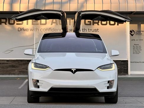 Used 2019 Tesla Model X 75D AWD/4WD image 3