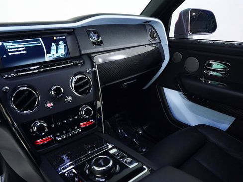 Used 2024 Rolls-Royce Cullinan Black Badge image 52