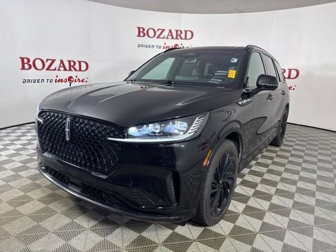 Certified 2025 Lincoln Aviator Reserve w/ Luxury Package image 4