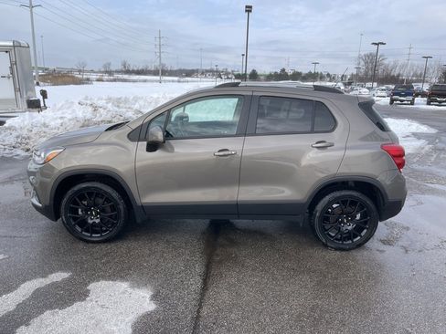 Used 2022 Chevrolet Trax LT w/ Sport Edition image 4