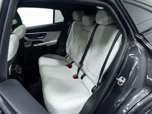 Used 2024 Mercedes-Benz GLC 300 4MATIC image 22