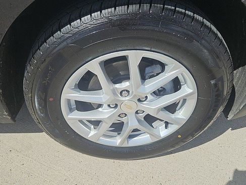 Used 2024 Chevrolet Equinox LT FWD image 2
