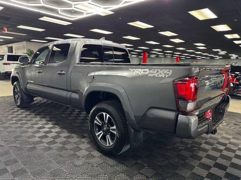Used 2018 Toyota Tacoma TRD Sport AWD/4WD image 9