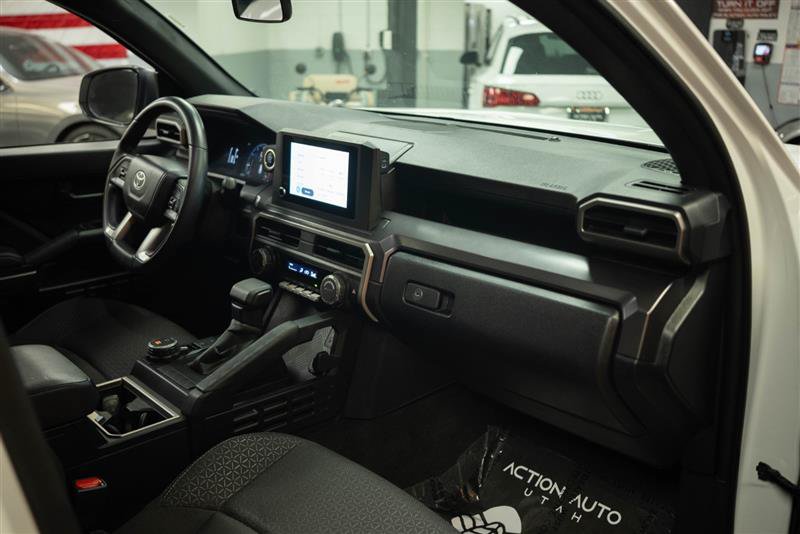 Used 2025 Toyota 4Runner SR5 AWD/4WD image 13