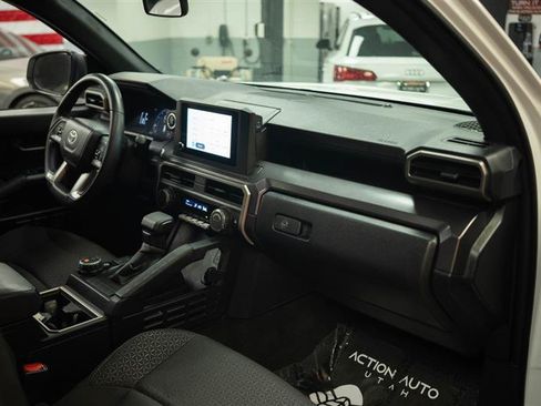 Used 2025 Toyota 4Runner SR5 AWD/4WD image 13