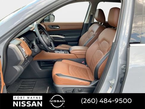 Certified 2023 Nissan Pathfinder Platinum AWD/4WD image 13