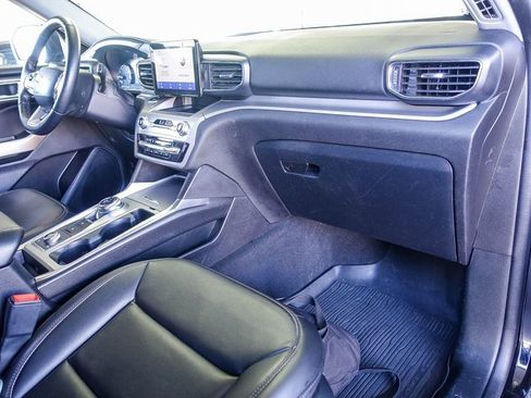 Used 2023 Ford Explorer XLT w/ Equipment Group 202A image 6