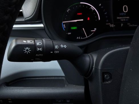Used 2025 Toyota Sienna XLE FWD image 42