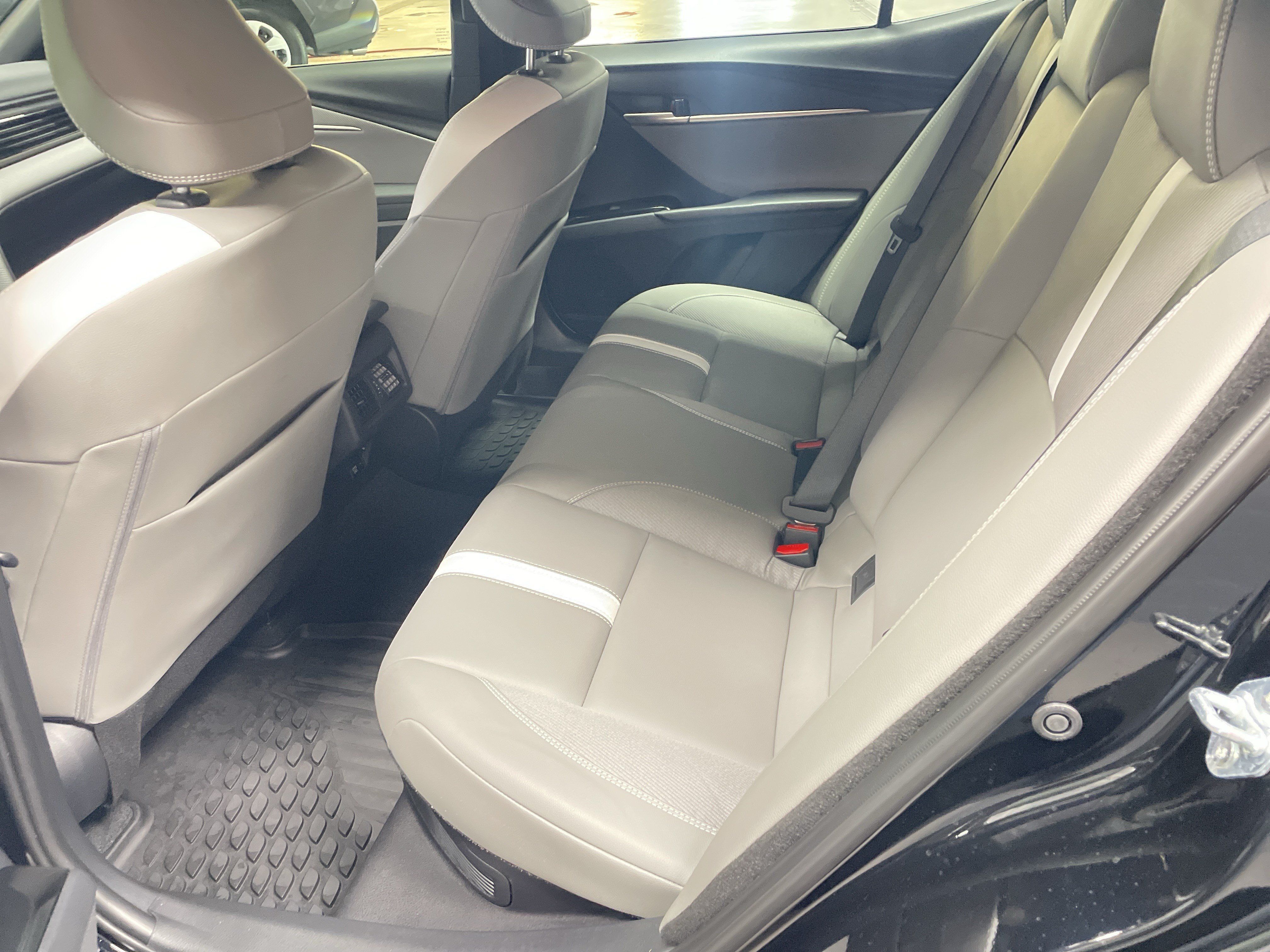 Used 2026 Toyota Camry SE FWD image 32