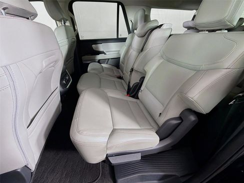 Used 2025 Ford Expedition Max Active AWD/4WD image 23
