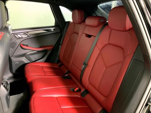 Certified 2026 Porsche Macan AWD/4WD image 22