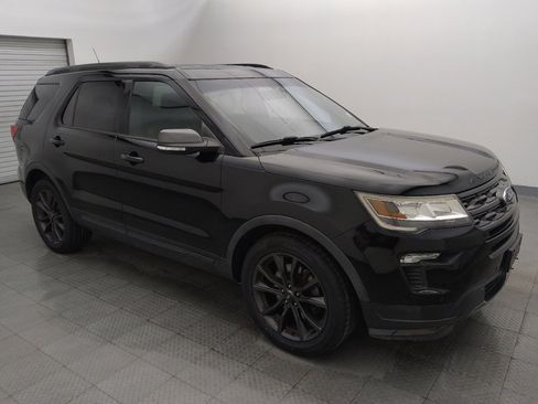 Used 2018 Ford Explorer XLT w/ Equipment Group 202A FWD image 11
