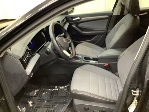 Used 2025 Volkswagen Jetta SE image 15