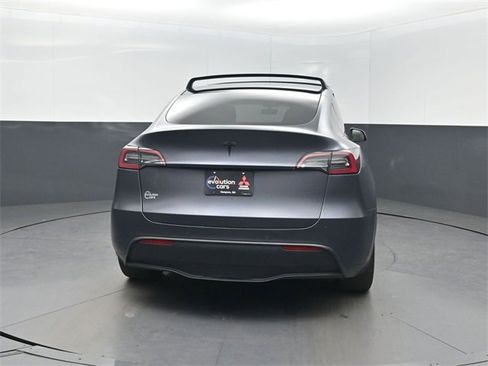 Used 2021 Tesla Model Y Long Range image 27