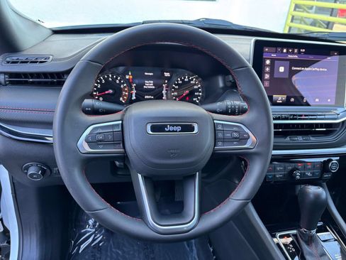 Used 2025 Jeep Compass Trailhawk AWD/4WD image 27
