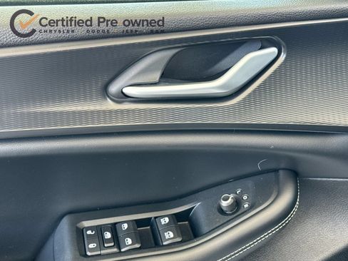 Used 2024 Jeep Grand Cherokee Laredo AWD/4WD image 12