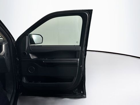 Used 2024 Ford Expedition Max XLT image 34