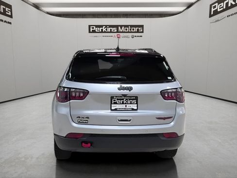 Certified 2025 Jeep Compass Trailhawk AWD/4WD image 4