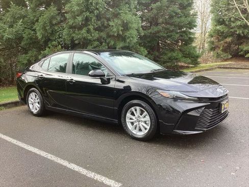 Certified 2025 Toyota Camry LE image 7