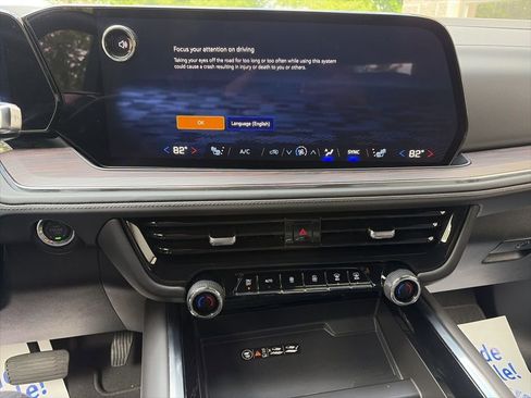 Used 2025 Chevrolet Suburban Z71 AWD/4WD image 10