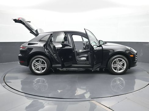 Certified 2020 Porsche Macan AWD/4WD image 34