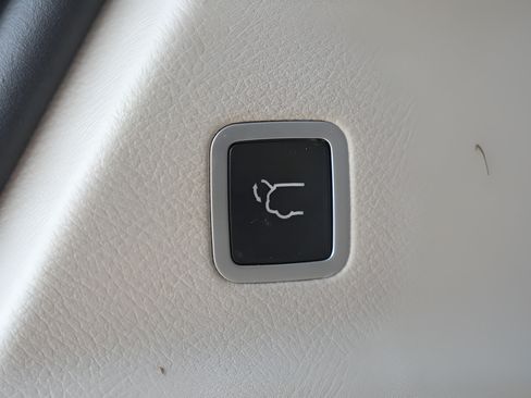 Used 2018 Chrysler Pacifica Touring-L w/ Advanced Safetytec Group FWD image 11