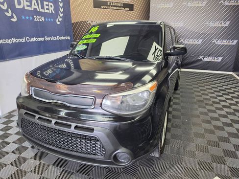 Used 2016 Kia Soul FWD image 2
