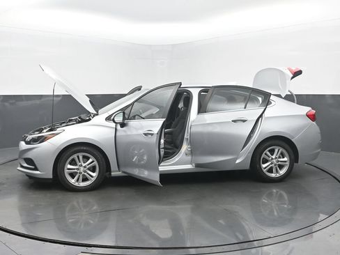 Used 2018 Chevrolet Cruze LT w/ Convenience Package FWD image 57