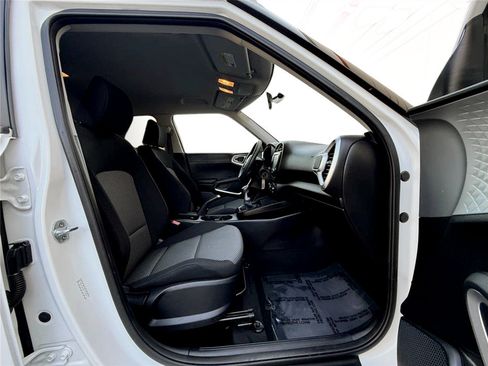 Used 2021 Kia Soul LX image 14
