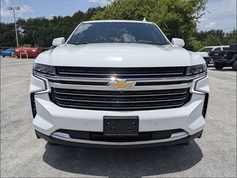 Used 2024 Chevrolet Suburban LT w/ Luxury Package AWD/4WD image 9