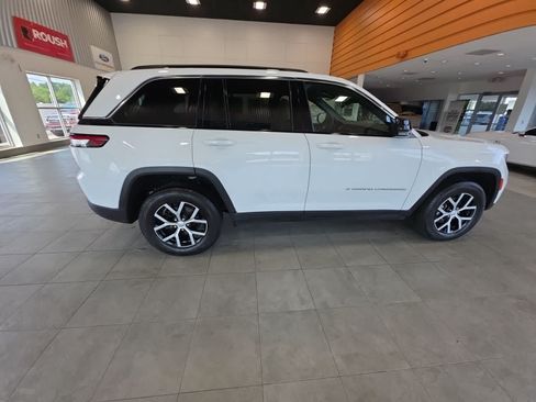 Used 2024 Jeep Grand Cherokee Limited w/ Trailer Tow Package AWD/4WD image 8